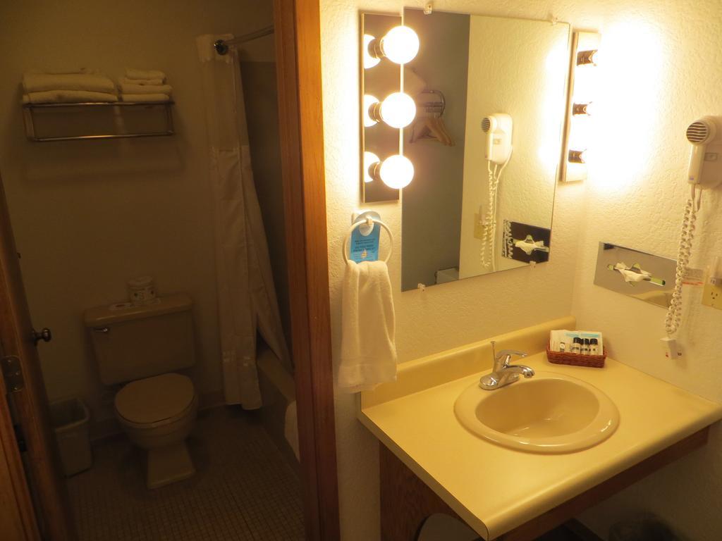The Nordic Lodge Sister Bay Room photo